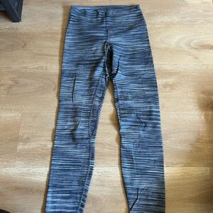 Align patterned leggings. Size 4.
